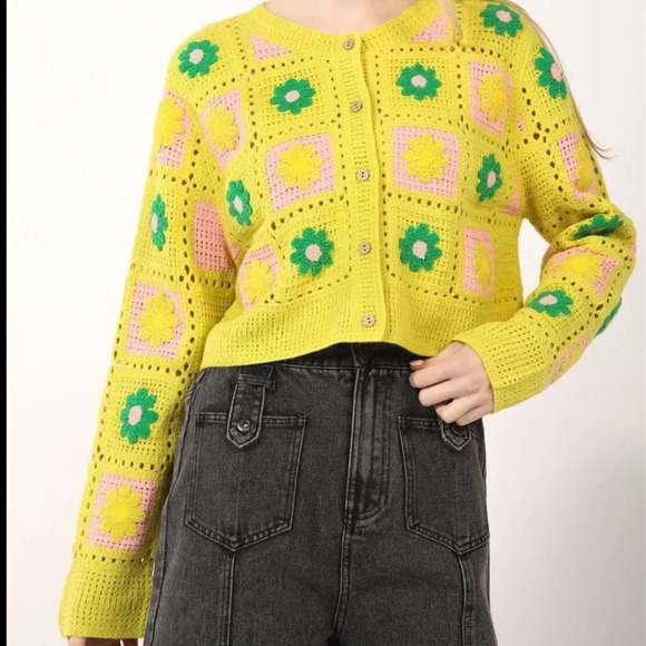New Shop Talulah Crochet Knit Cropped Daisy Sweater - Picture 4 of 10